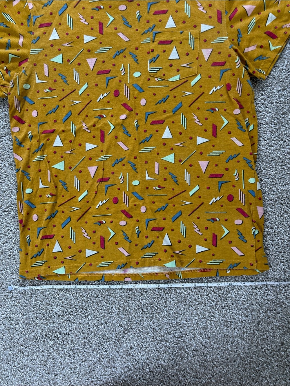 geometric patterned tee - Picture 5 of 11